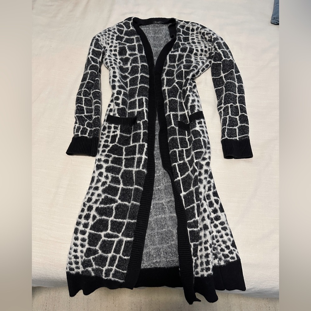 One Grey Day Women’s XS Duster Cardigan Black/White Crocodile Print